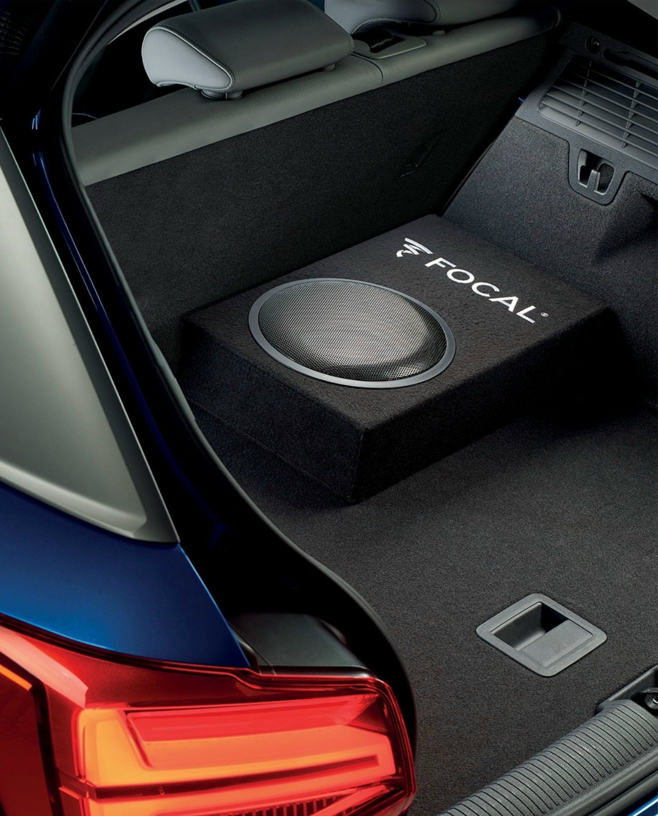 Точный бас с компактным пассивным сабвуфером Focal PSB200