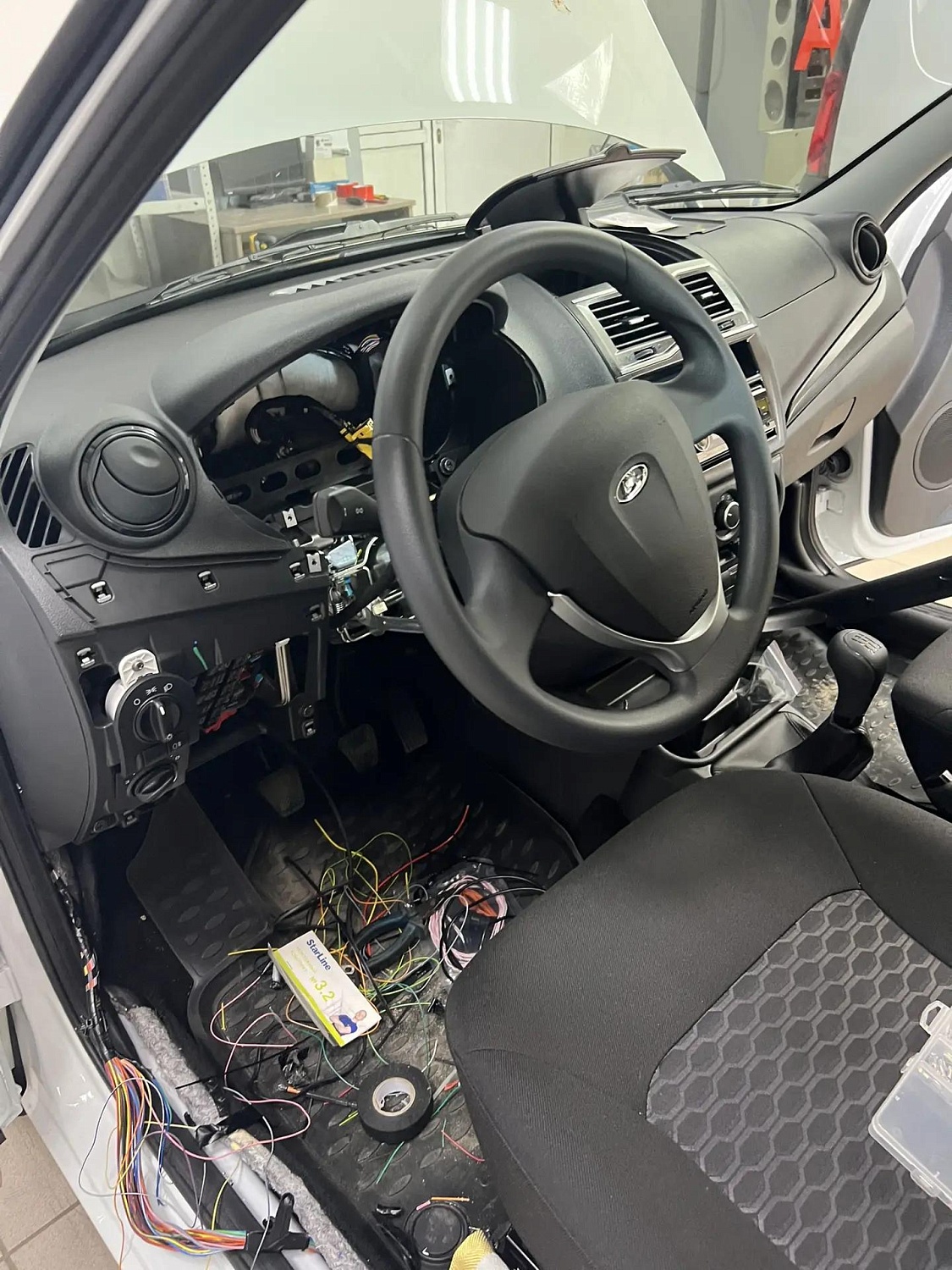 Установка сигнализации STARLINE A93v3 BT на Lada Granta